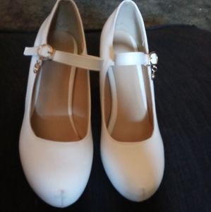 white, size 7 mary jane pumps